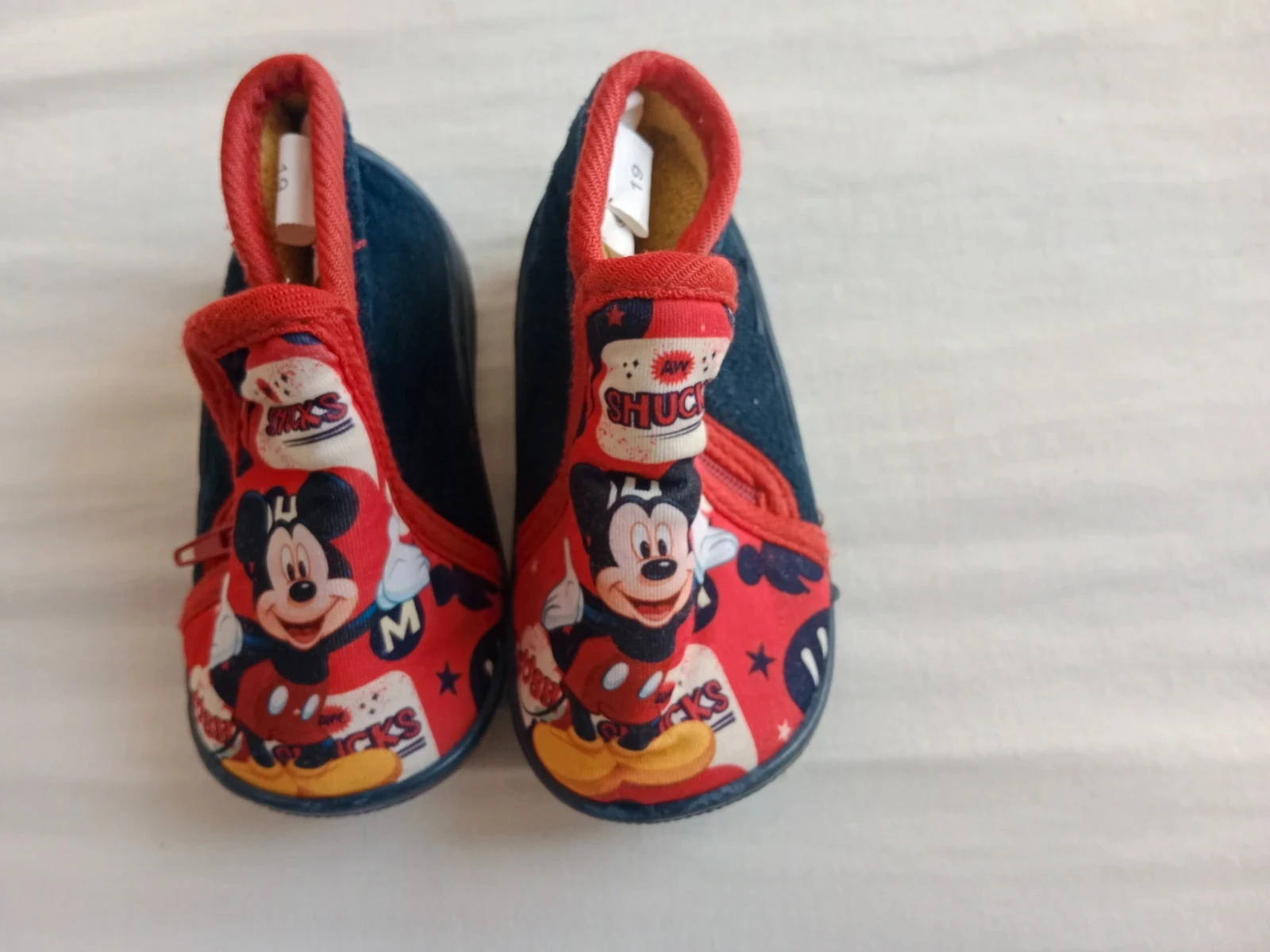 pantoufles Mickey pointure 19